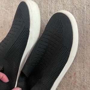 Style is Daray. Rarely worn. In great condition